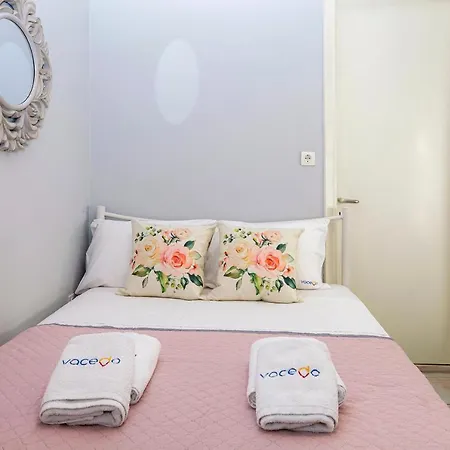 Theodora's Nest Apartmán *